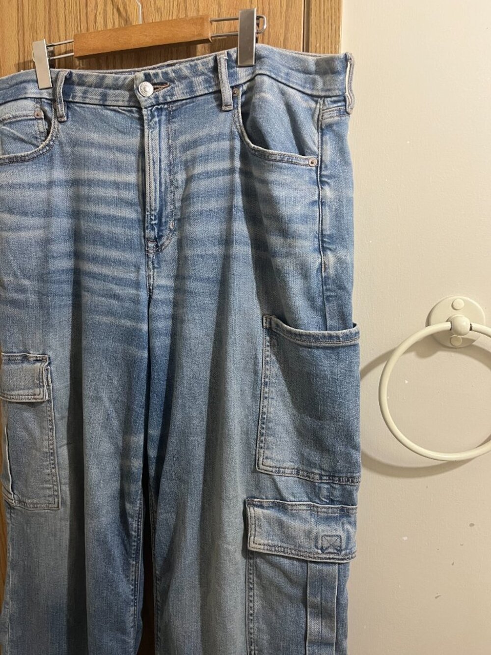 American Eagle Curvy Super High Waisted Baggy Wide Leg Cargo Denim Jeans - Picture 9 of 10